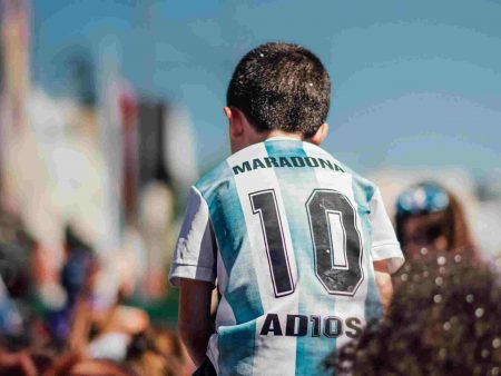 Maradona, un torneo di poker mette come premio una sua maglia autografata