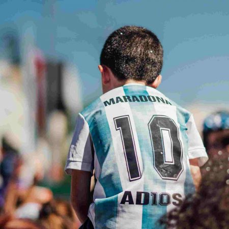 Maradona, un torneo di poker mette come premio una sua maglia autografata