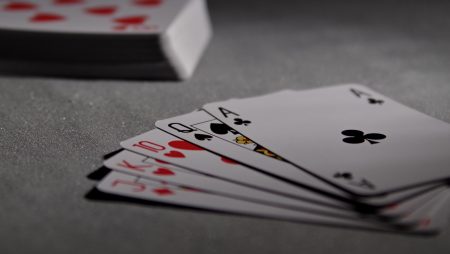 Perché si usano le carte francesi nel poker?