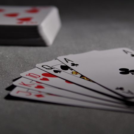 Perché si usano le carte francesi nel poker?