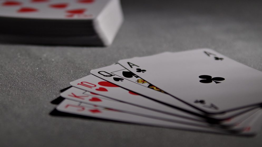 Perché si usano le carte francesi nel poker?
