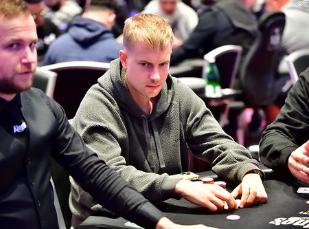 Viktor Blom, chi è uno dei migliori giocatori di poker online