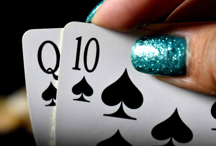 Perché il Poker Si Gioca Solo con le Carte Francesi?