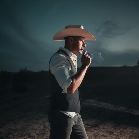 Il fascino del look texano nel poker, tra storia e cultura popolare