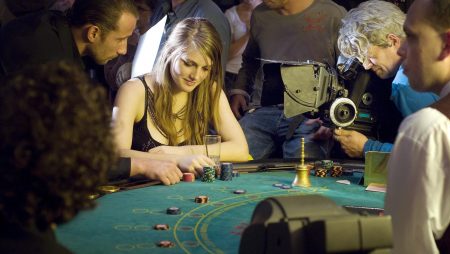 Come comportarsi a un tavolo di poker