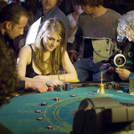 Come comportarsi a un tavolo di poker