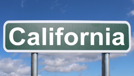 La California approva una legge controversa sui giochi di carte