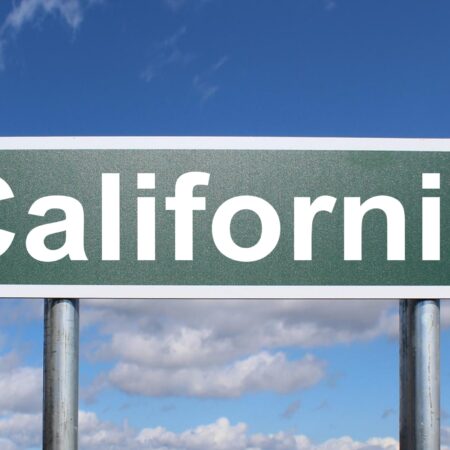 La California approva una legge controversa sui giochi di carte
