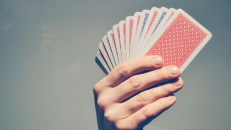 Il Ruolo del Caso nel Poker: Fortuna o Strategia?