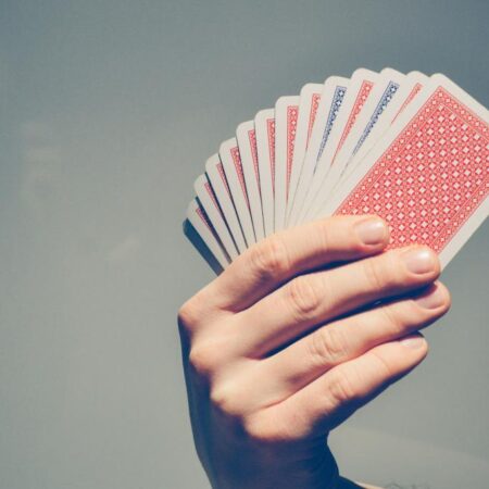 Il Ruolo del Caso nel Poker: Fortuna o Strategia?