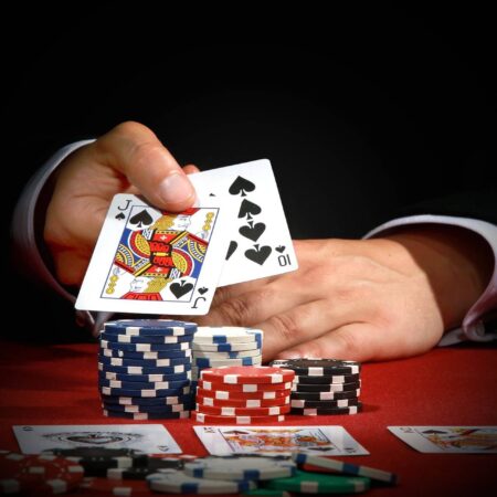 La Psicologia del Bluff: Cosa Rivela Davvero il Poker Sul Comportamento Umano