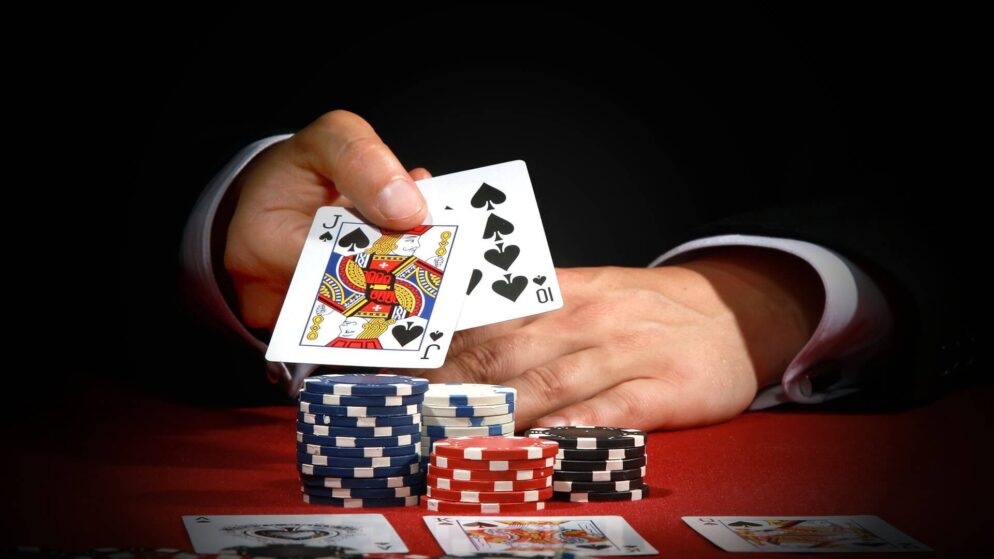 La Psicologia del Bluff: Cosa Rivela Davvero il Poker Sul Comportamento Umano