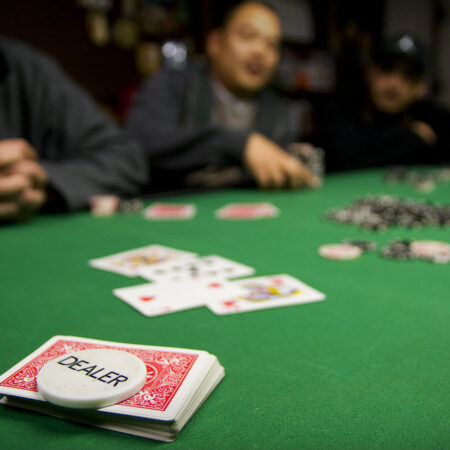 Come nel 2025 è Possibile Imparare a Giocare a Poker