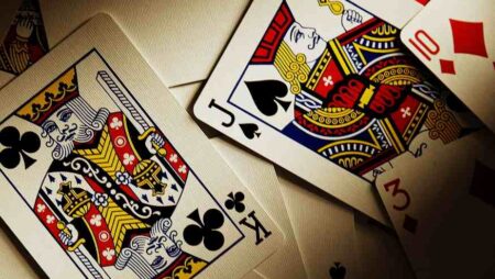 Poker all’Italiana vs Texas Hold’em: le principali differenze tra i due stili di gioco