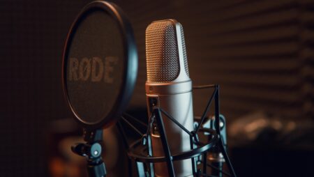 Le Canzoni che Parlano di Poker: Un Gioco di Carte e Musica