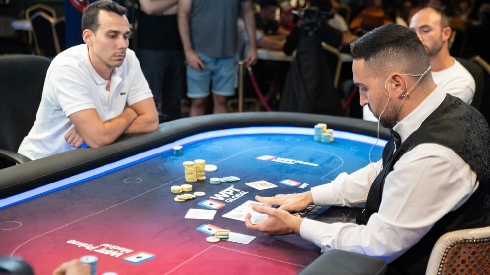 Le Skill Fondamentali per Diventare un Dealer di Poker Professionista