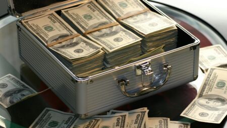 La Sindrome del Quasi-Vincitore: Come il Gioco Ci Illude di Essere Vicini al Jackpot